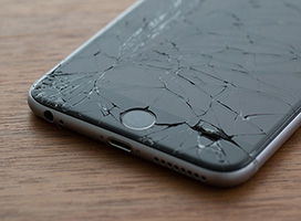 cracked screen on iPhone 7